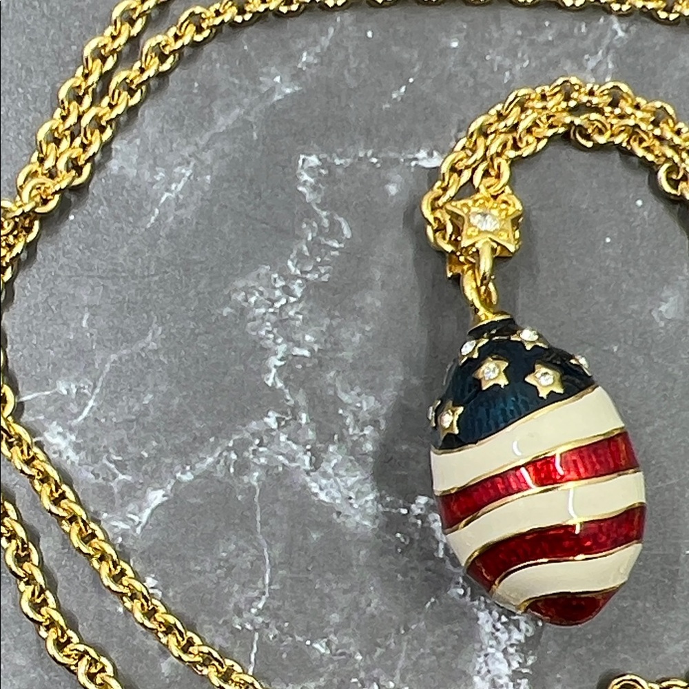 Vintage Joan Rivers Patriotic American Flag Enamel Egg Pendant Necklace